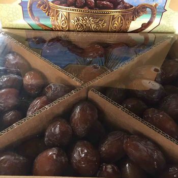 Финики королевские свежие (не сушеные) BonBon (которые тают во рту) размер XL в упаковке 2 кг нетто. Финики королевские свежие (не сушеные) BonBon (которые тают во рту) размер XL в упаковке 2 кг нетто.